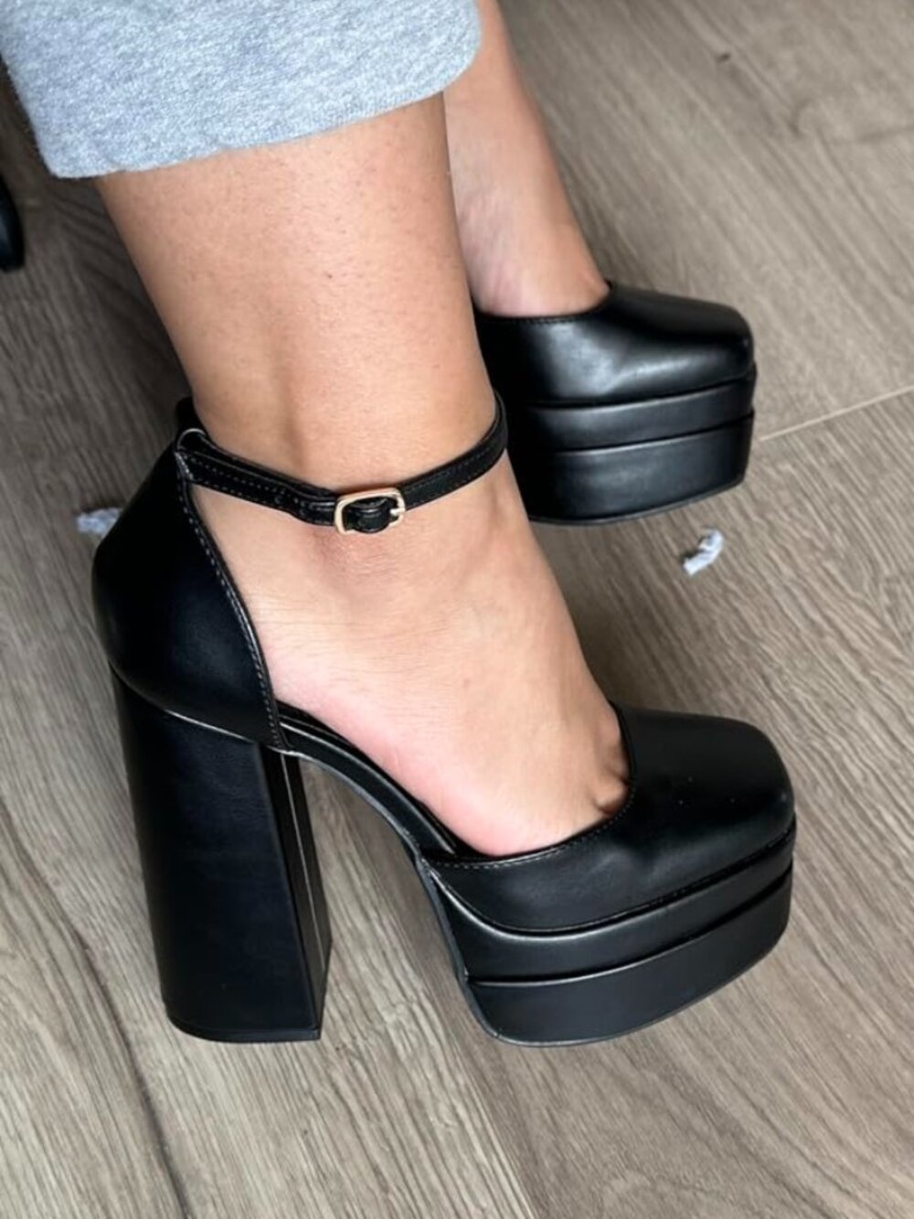 DREAM PAIRS Women's Black Closed Toe Heel Ankle Strap High Pump Platform Shoes